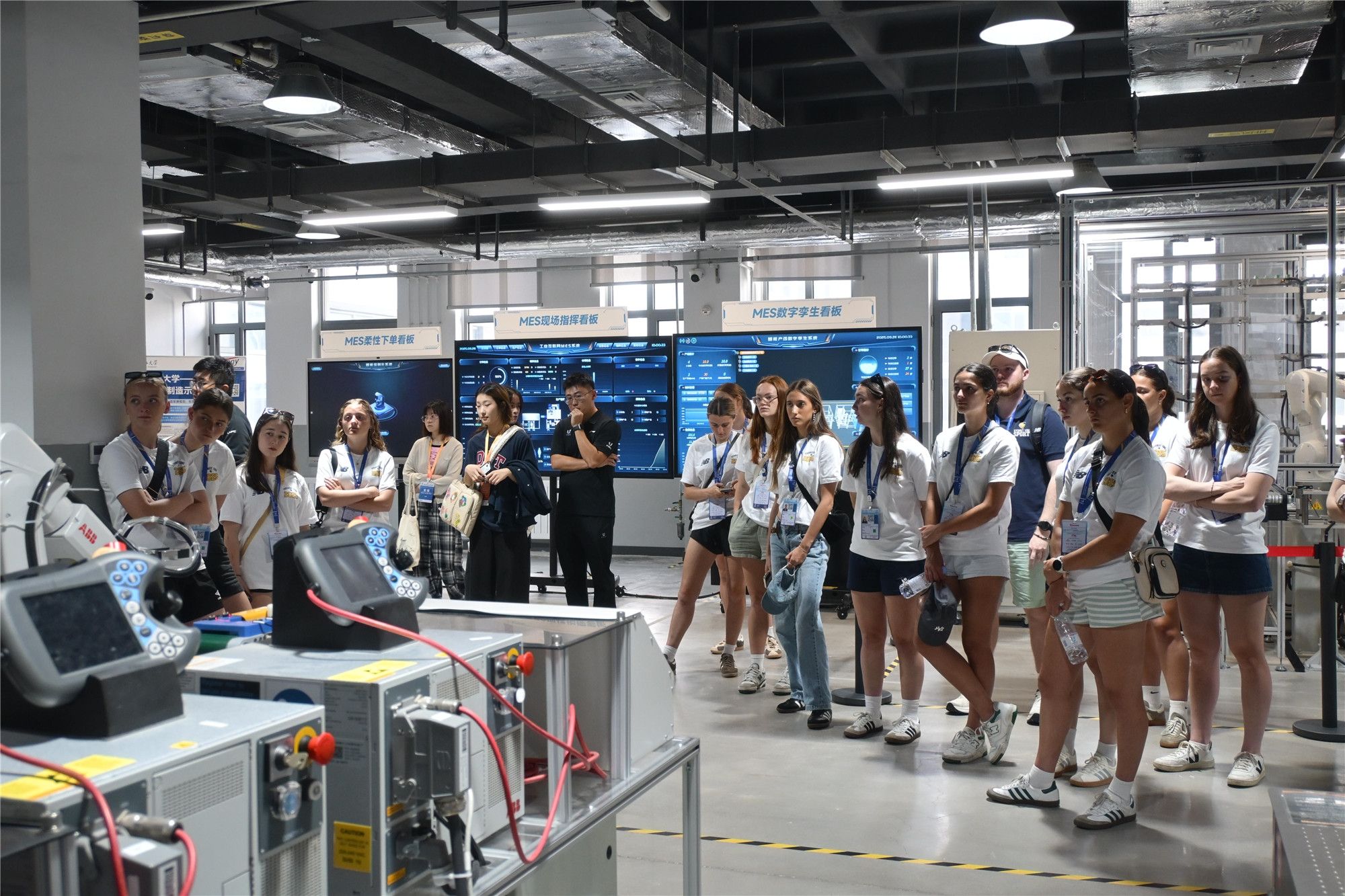 大體聯(lián)參賽隊伍澳大利亞悉尼大學(xué)女子足球隊師生訪問我校