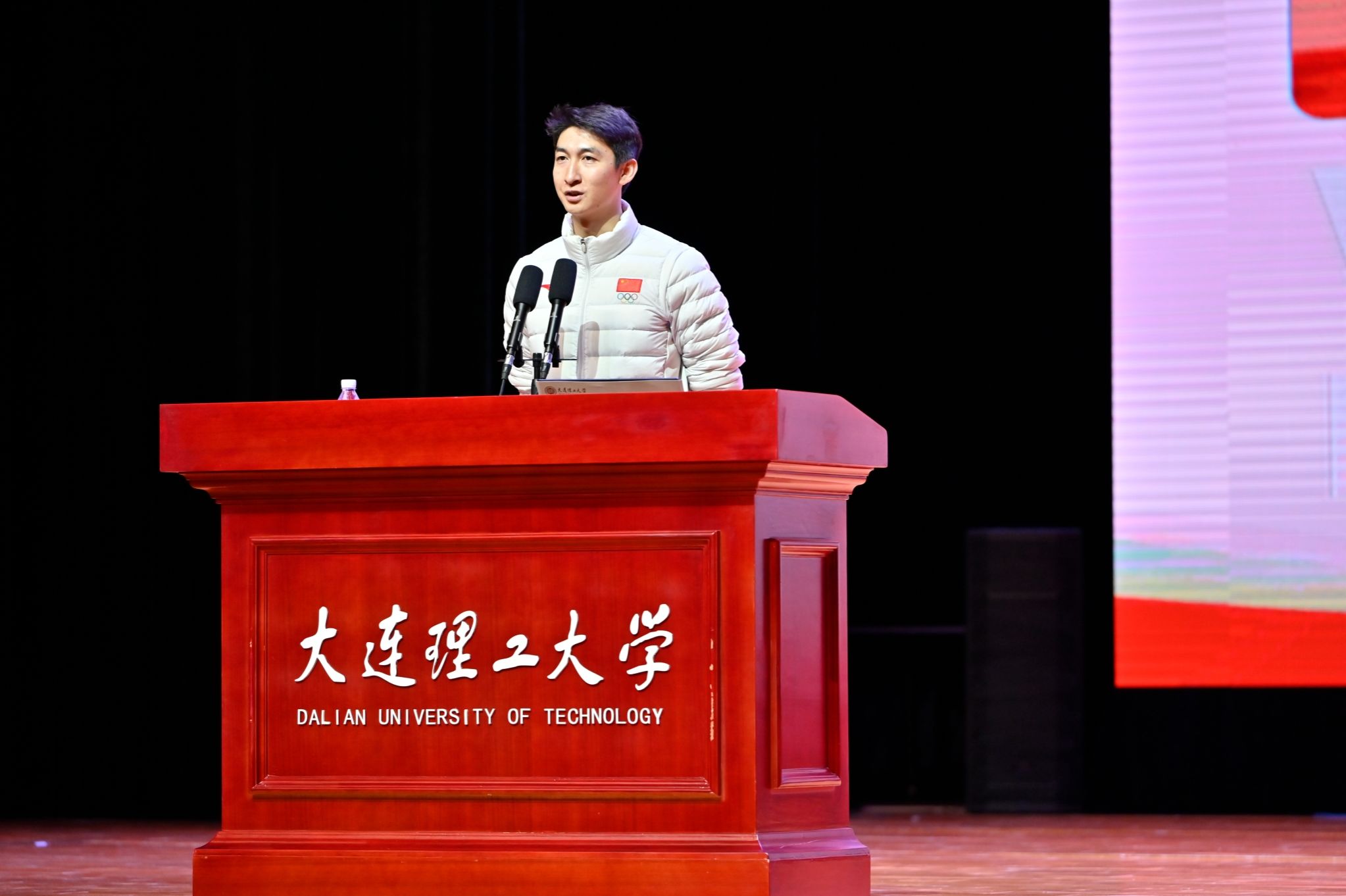 【學(xué)在大工】奧運(yùn)冠軍武大靖做客“百川講堂” 講述追夢(mèng)故事